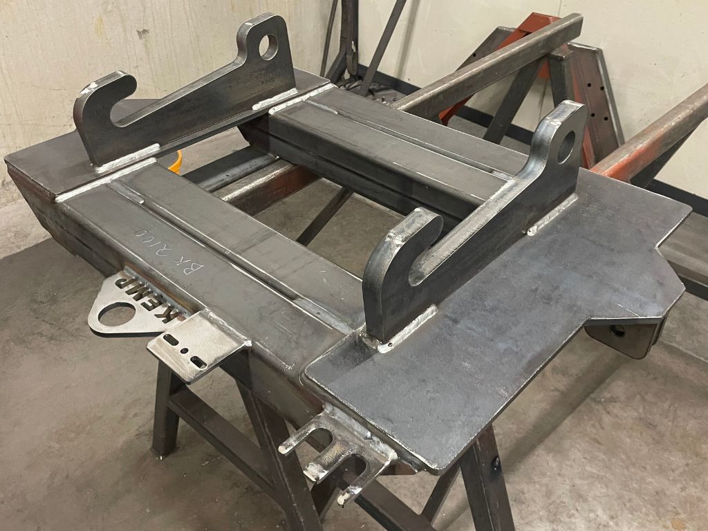 Gelast frame van landbouwmachine in werkplaats van Kemp Machines