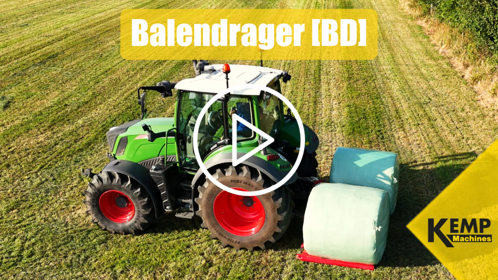 Balendrager van Kemp Machines in gebruik op het land